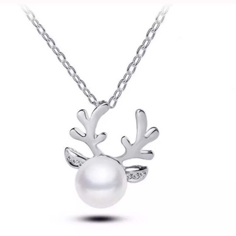 Pearl Reindeer necklace
